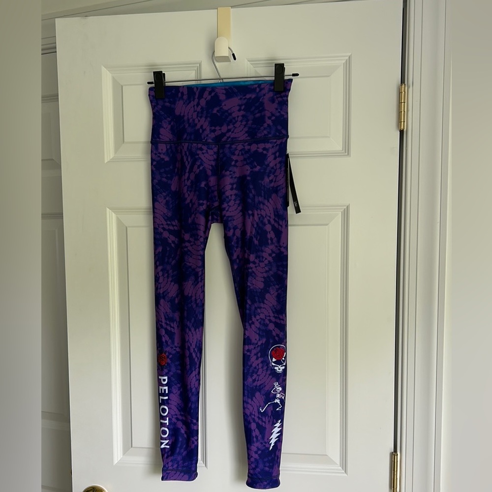 NWT Peloton women’s reversible high waist leggings Grateful Dead size S
